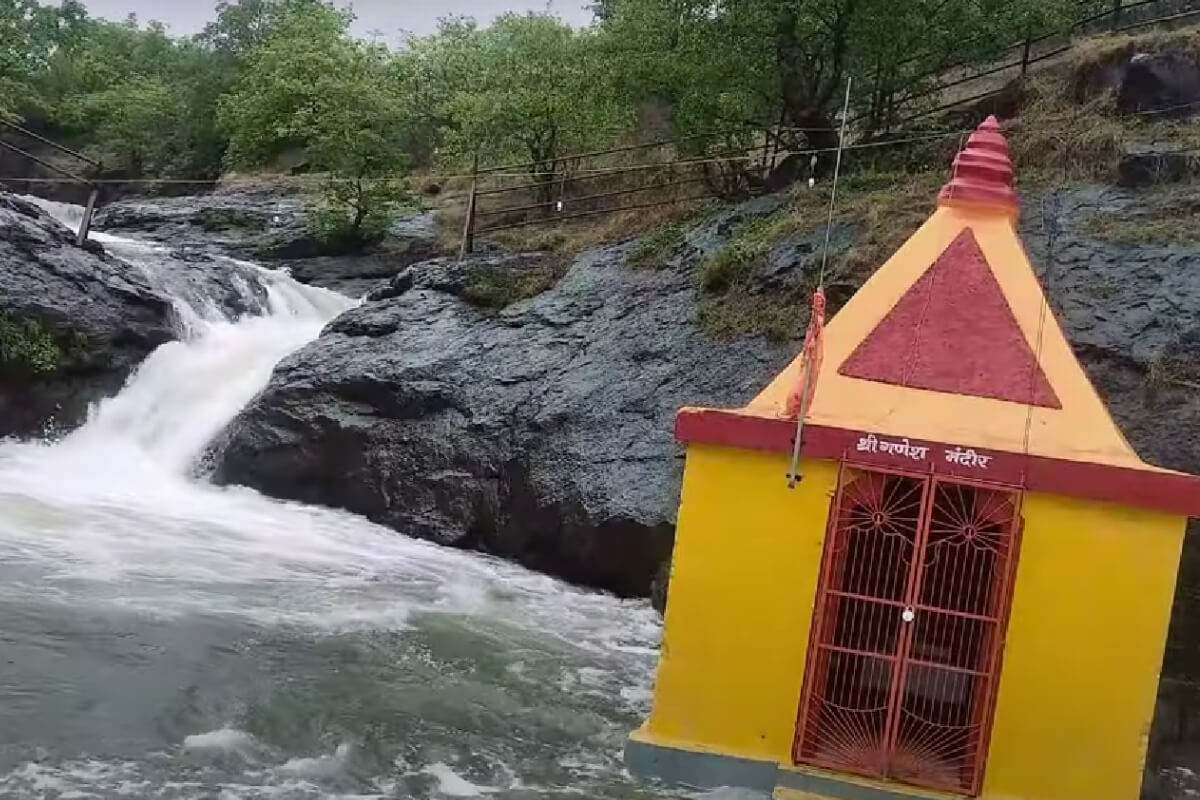 Kondeshwar Waterfall Temple